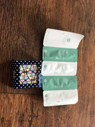 수피요 통동 팔공검 NO SEBUM POWDER PACT — 3.83점을 준 리뷰어가 2018년 6월 올린 사용 사진