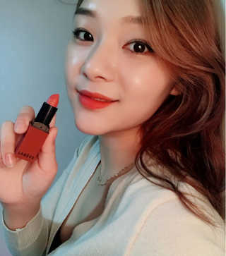 라네베 로즈 벨벳 립스틱 — 5점을 준 리뷰어가 2018년 2월 올린 사용 사진