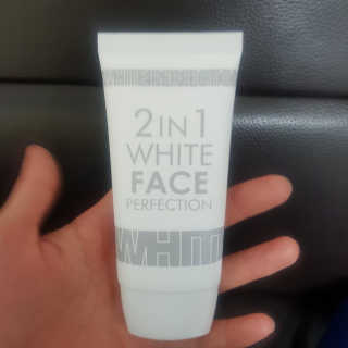 피움 스킨바리스타 2in1 화이트 페이스 퍼펙션 50ml — 3.33점을 준 리뷰어가 2018년 11월 올린 사용 사진