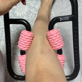 뭅뭅 바디핏레그롤러 종아리 허벅지 하체 마사지기 — 4.5점을 준 리뷰어가 2019년 11월 올린 사용 사진