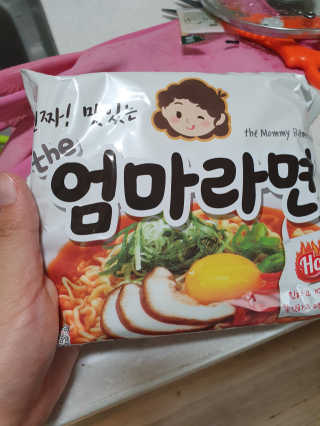 라면 그대로가 제일 맛있는 더엄마라면 — 3점을 준 리뷰어가 2019년 9월 올린 사용 사진