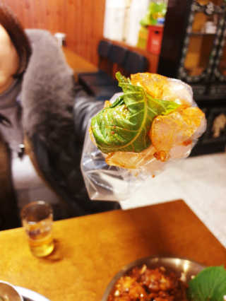 [동네맛집족발] 4개 족발 중 택1 — 5점을 준 리뷰어가 2020년 2월 올린 사용 사진