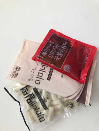 홍대미미네국물떡볶이 [홍대미미네]오리지널 국물 떡볶이4팩 + 라면사리 — 3점을 준 리뷰어가 2019년 4월 올린 사용 사진