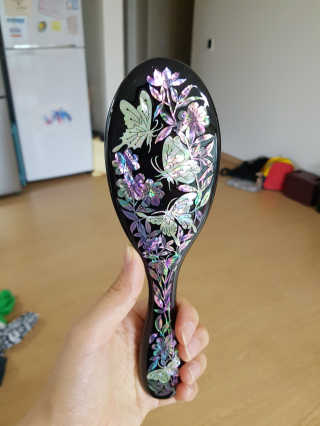 Antique Alive  두피마사지 원목 나전칠기 헤어브러쉬 — 5점을 준 리뷰어가 2018년 7월 올린 사용 사진