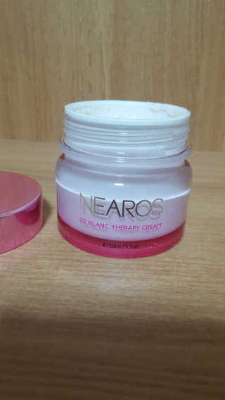 NEAROS 네아로스 오투 블랑 테라피 크림 — 4.67점을 준 리뷰어가 2017년 11월 올린 사용 사진