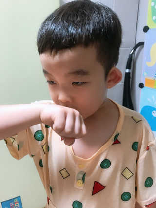 뷰티여우_아토클리닉 [아토클리닉] 아기들이 쓰는 보습, 진정 수딩젤 2개 — 5점을 준 리뷰어가 2019년 7월 올린 사용 사진
