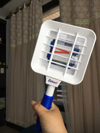 에이블루 신개념 위생 파리채 캐치에프 — 3.67점을 준 리뷰어가 2018년 6월 올린 사용 사진