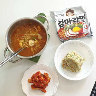 라면 그대로가 제일 맛있는 더엄마라면 — 5점을 준 리뷰어가 2019년 7월 올린 사용 사진