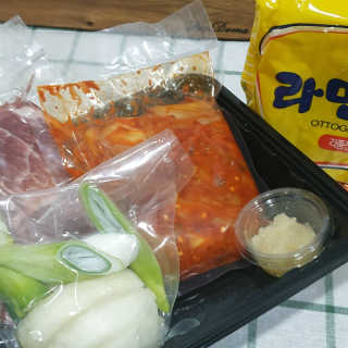 땡땡쿡 더실비김치찌개 2인분 710g 라면사리 포함 — 3점을 준 리뷰어가 2020년 1월 올린 사용 사진