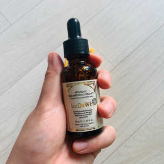 [스킨큐어] 산다화 비타민C 화이트닝 에센스 30ml — 4점을 준 리뷰어가 2019년 7월 올린 사용 사진