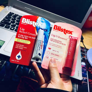 블리스텍스 립 릴리프 크림 립밤, 립 바이브런스 립밤 — 5점을 준 리뷰어가 2018년 11월 올린 사용 사진