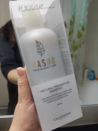 셀리본 하수오 내츄럴 프리벤션 탈모관리 샴푸 300ml — 4.5점을 준 리뷰어가 2019년 11월 올린 사용 사진