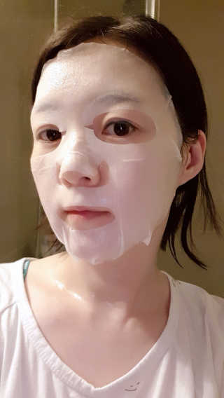 초코무 코스메틱스 초코무 모이스쳐 로즈 마스크팩 — 5점을 준 리뷰어가 2018년 8월 올린 사용 사진