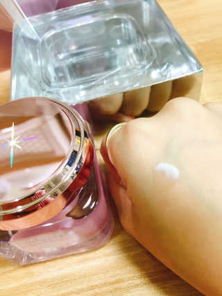 레디 아쿠아 글라스 코팅 크림 — 4.33점을 준 리뷰어가 2017년 10월 올린 사용 사진