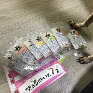 펫츠플레이트 동결건조간식 기호성 테스트 8종 — 5점을 준 리뷰어가 2018년 5월 올린 사용 사진