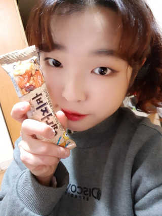 견과가 똘똘 뭉쳐들어간 넛츠몬 에너지바 1BOX 6개입 — 4.33점을 준 리뷰어가 2018년 1월 올린 사용 사진