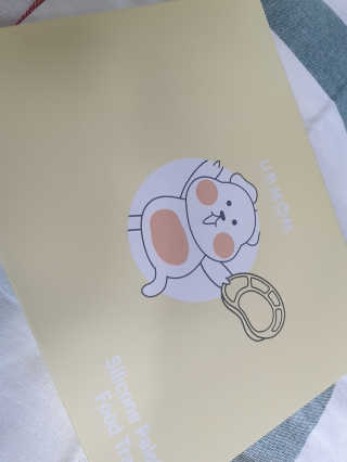 유비맘 캐릭터 실리콘 흡착 식판_색상 랜덤발송 — 5점을 준 리뷰어가 2020년 3월 올린 사용 사진