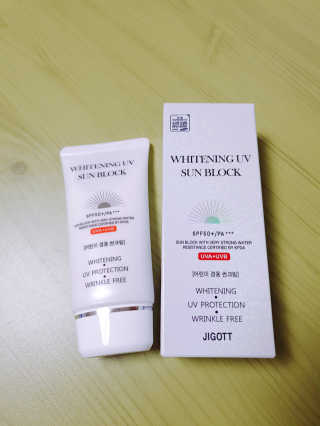 지고트 화이트닝 유브이 썬블럭 크림 70ml,1+1 — 5점을 준 리뷰어가 2019년 7월 올린 사용 사진