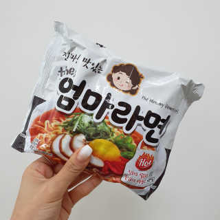 라면 그대로가 제일 맛있는 더엄마라면 — 5점을 준 리뷰어가 2019년 7월 올린 사용 사진
