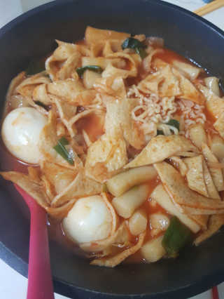 홍대미미네국물떡볶이 [홍대미미네]오리지널 국물 떡볶이4팩 + 라면사리 — 5점을 준 리뷰어가 2019년 4월 올린 사용 사진