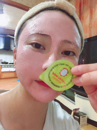 하프 문 아이즈 [하프문아이즈] 핑크 프루티X호지니 마스크팩 세트 — 5점을 준 리뷰어가 2019년 10월 올린 사용 사진