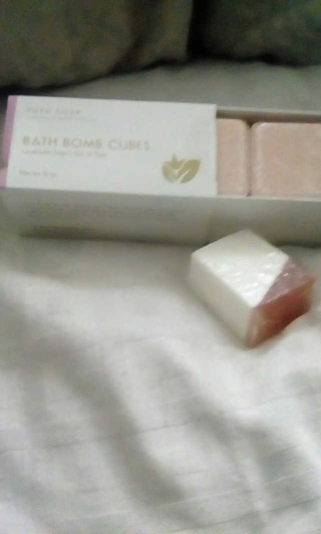 YUZU 모든 자연 목욕 폭탄 큐브 리뷰 사진