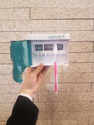 네온마켓 청정일기 가정용 칫솔살균기 — 4점을 준 리뷰어가 2019년 3월 올린 사용 사진