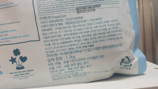 그린펫푸드 인섹트캣 글루텐프리（1.2KG） — 3점을 준 리뷰어가 2019년 8월 올린 사용 사진