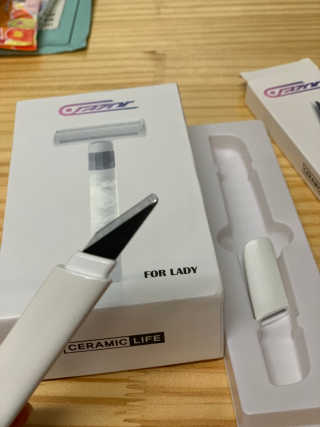[C.razor]세라믹 제모기 택1+눈썹트리머 — 5점을 준 리뷰어가 2019년 8월 올린 사용 사진