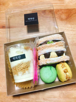백록담디저트작업실 백록담디저트 2인 구성 set — 4.5점을 준 리뷰어가 2018년 8월 올린 사용 사진