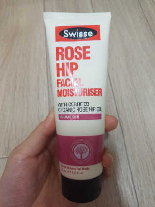 SWISSE 스위스 로즈힙 페이셜 모이스처라이저 로션 — 4점을 준 리뷰어가 2019년 12월 올린 사용 사진