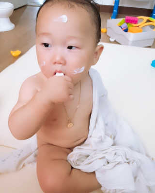 더마비 데일리 모이스처 바디로션 대용량 한정판 — 4.5점을 준 리뷰어가 2019년 8월 올린 사용 사진