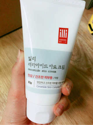 일리윤 세라마이드 아토 집중 크림 — 5점을 준 리뷰어가 2017년 6월 올린 사용 사진