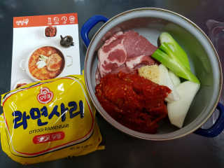 땡땡쿡 더실비김치찌개 2인분 710g 라면사리 포함 — 5점을 준 리뷰어가 2020년 2월 올린 사용 사진
