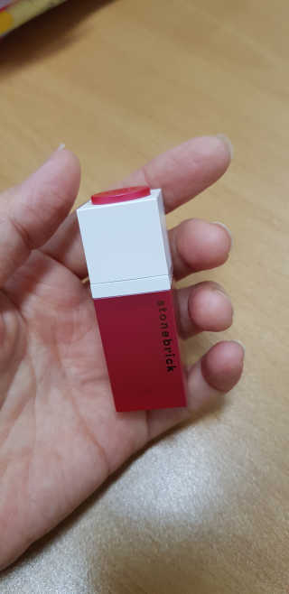 스톤브릭 라커틴트 립스틱스 — 2점을 준 리뷰어가 2019년 10월 올린 사용 사진