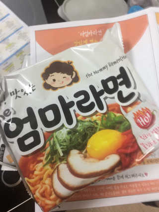 라면 그대로가 제일 맛있는 더엄마라면 — 4점을 준 리뷰어가 2019년 7월 올린 사용 사진