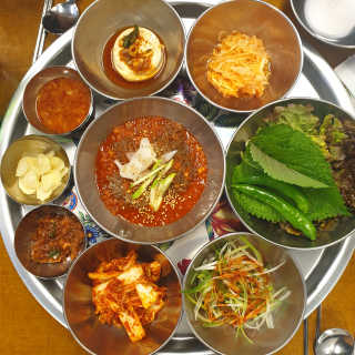 [동네맛집족발] 4개 족발 중 택1 — 4점을 준 리뷰어가 2020년 2월 올린 사용 사진