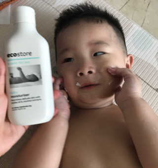 엘루스벤 에코스토어_베이비로션_200ml — 4.33점을 준 리뷰어가 2017년 6월 올린 사용 사진