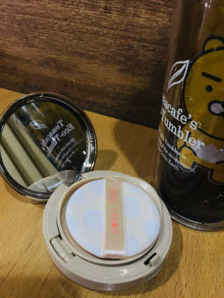 Honey Trap 톤 업 파운데이션 쿠션(W22.5,C17.5) — 3.5점을 준 리뷰어가 2018년 1월 올린 사용 사진