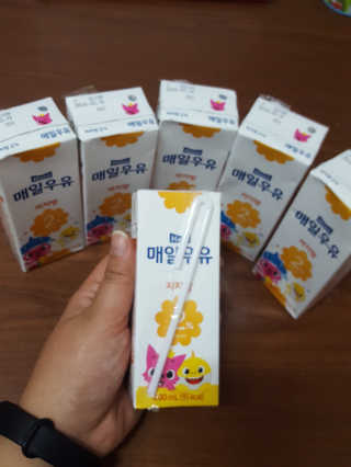 매일우유 멸균 매일우유 저지방 2프로 멸균 핑크퐁 에디션 6입 — 5점을 준 리뷰어가 2017년 12월 올린 사용 사진