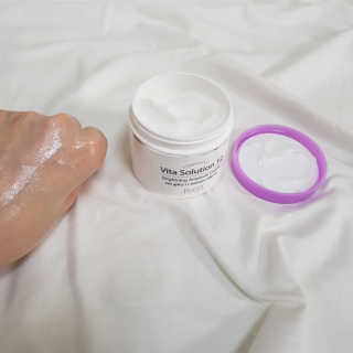 지고트 비타솔루션12 브라이트닝 앰플 크림 100ml — 5점을 준 리뷰어가 2019년 6월 올린 사용 사진