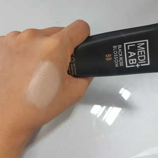 데이셀코스메틱 메디 랩 블랙로즈 블로썸 비비 50g — 5점을 준 리뷰어가 2017년 6월 올린 사용 사진