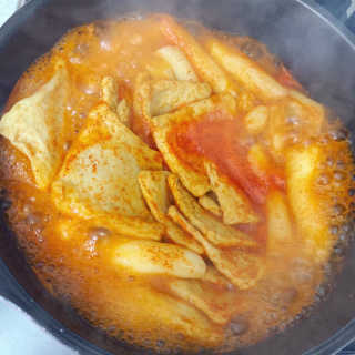 [홍코너떡볶이]옛날떡볶이 인기맛 4팩세트 — 5점을 준 리뷰어가 2019년 12월 올린 사용 사진