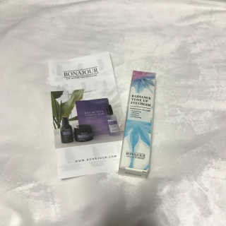 보나쥬르 래디언스 톤업 아이크림 30ml — 4.83점을 준 리뷰어가 2018년 8월 올린 사용 사진