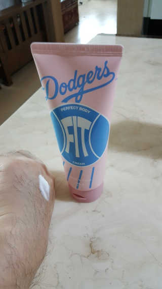 MLB COSMETICS [MLB PLAY] 퍼펙트 바디핏 크림 200ml — 5점을 준 리뷰어가 2019년 11월 올린 사용 사진
