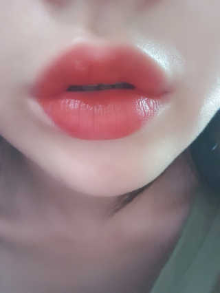 [블랙루즈] 에어 핏 벨벳 틴트4 1+1 — 5점을 준 리뷰어가 2019년 7월 올린 사용 사진