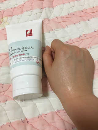 일리윤 세라마이드 아토 집중 크림 — 4.33점을 준 리뷰어가 2017년 6월 올린 사용 사진