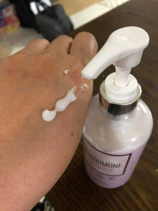 레드컨테이너 페로몬향 퍼퓸 바디에멀전 — 4점을 준 리뷰어가 2020년 1월 올린 사용 사진