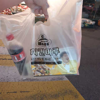 [치킨마루]-  빠사칸윙봉현미 + 콜라 500ml — 5점을 준 리뷰어가 2019년 7월 올린 사용 사진