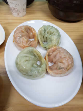 칼국수에끌림 [칼국수에 끌림] 손칼국수+비빔칼국수+왕만두4개 — 5점을 준 리뷰어가 2018년 9월 올린 사용 사진